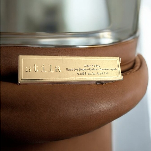 NIB Glitter & Glow Liquid Eye Shadow Molten Midnightght - Picture 6 of 7